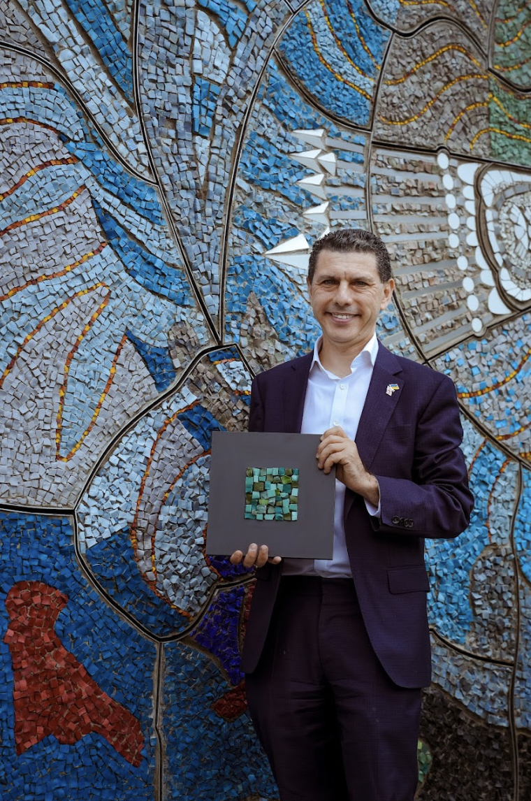 Усик на вулицях Лондона нагадав світу про війну в Україну (фото)